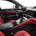 Tapizado del salpicadero de un Porsche Panamera 4S: excelencia en cada detalle